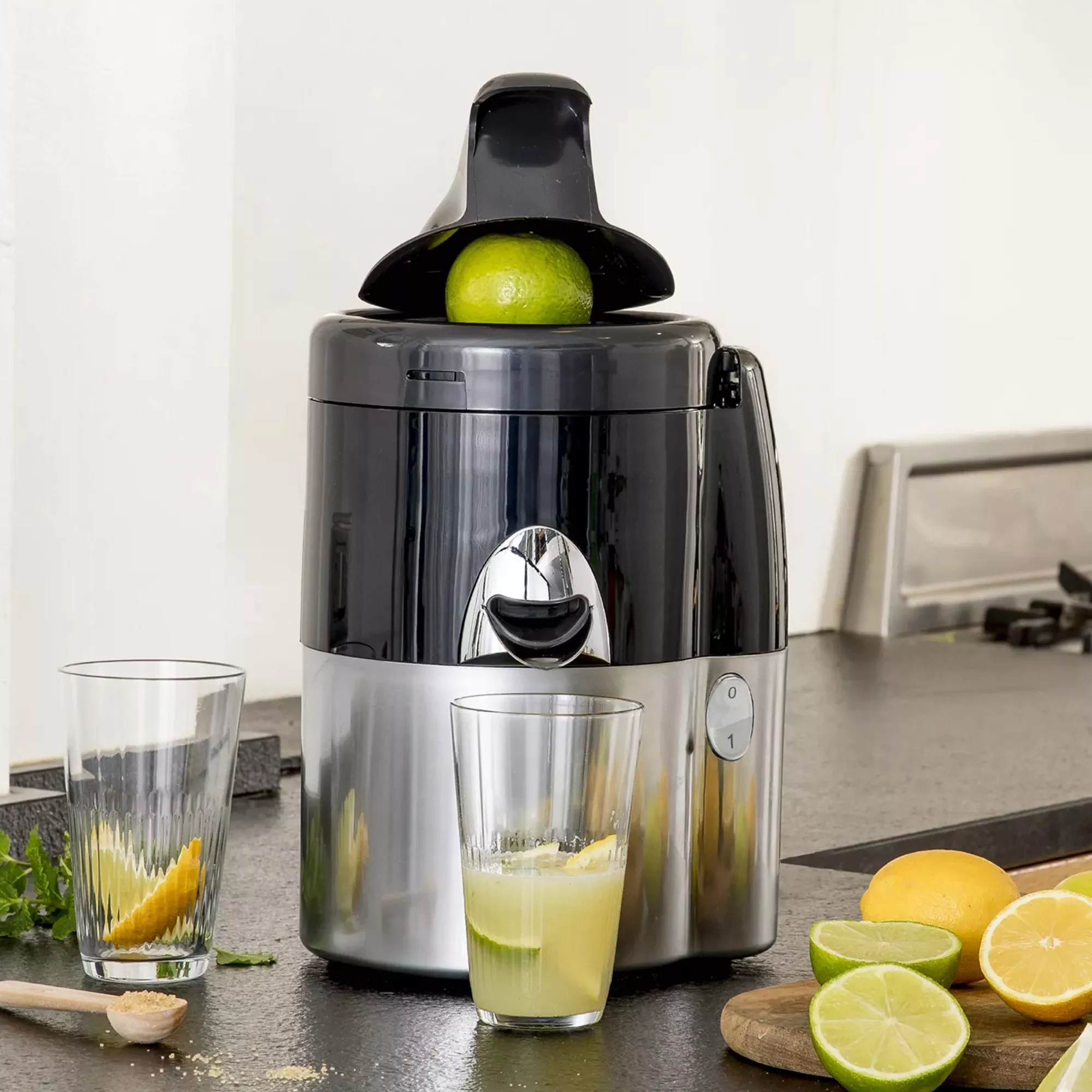 Juicer with lemons and limes