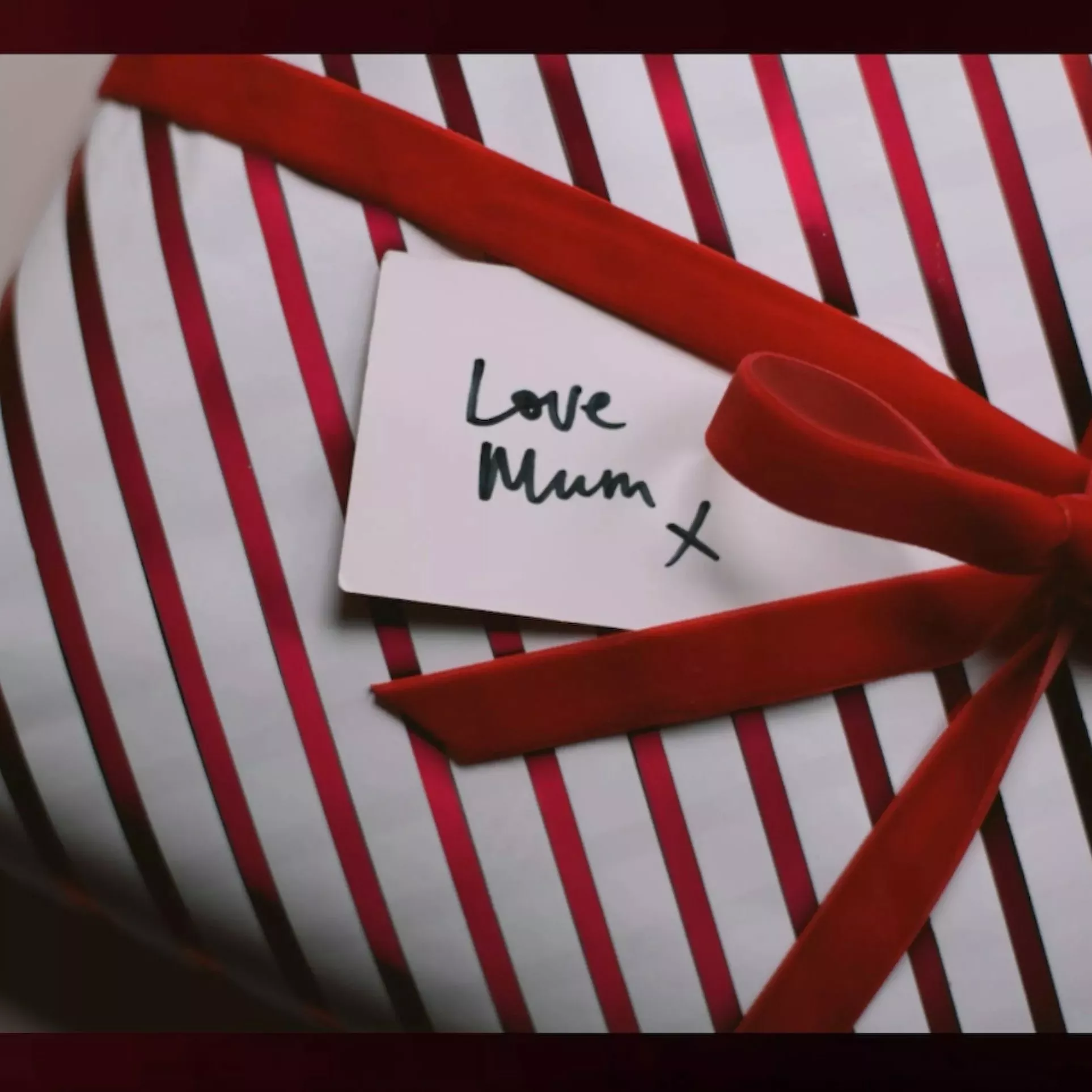 Image still from the new Give Knowlingly Christmas advert