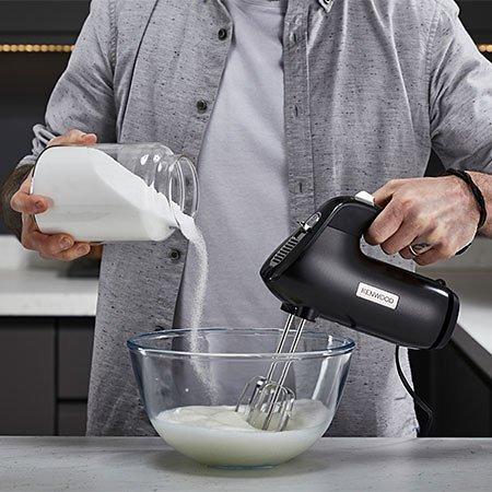 HAND MIXER