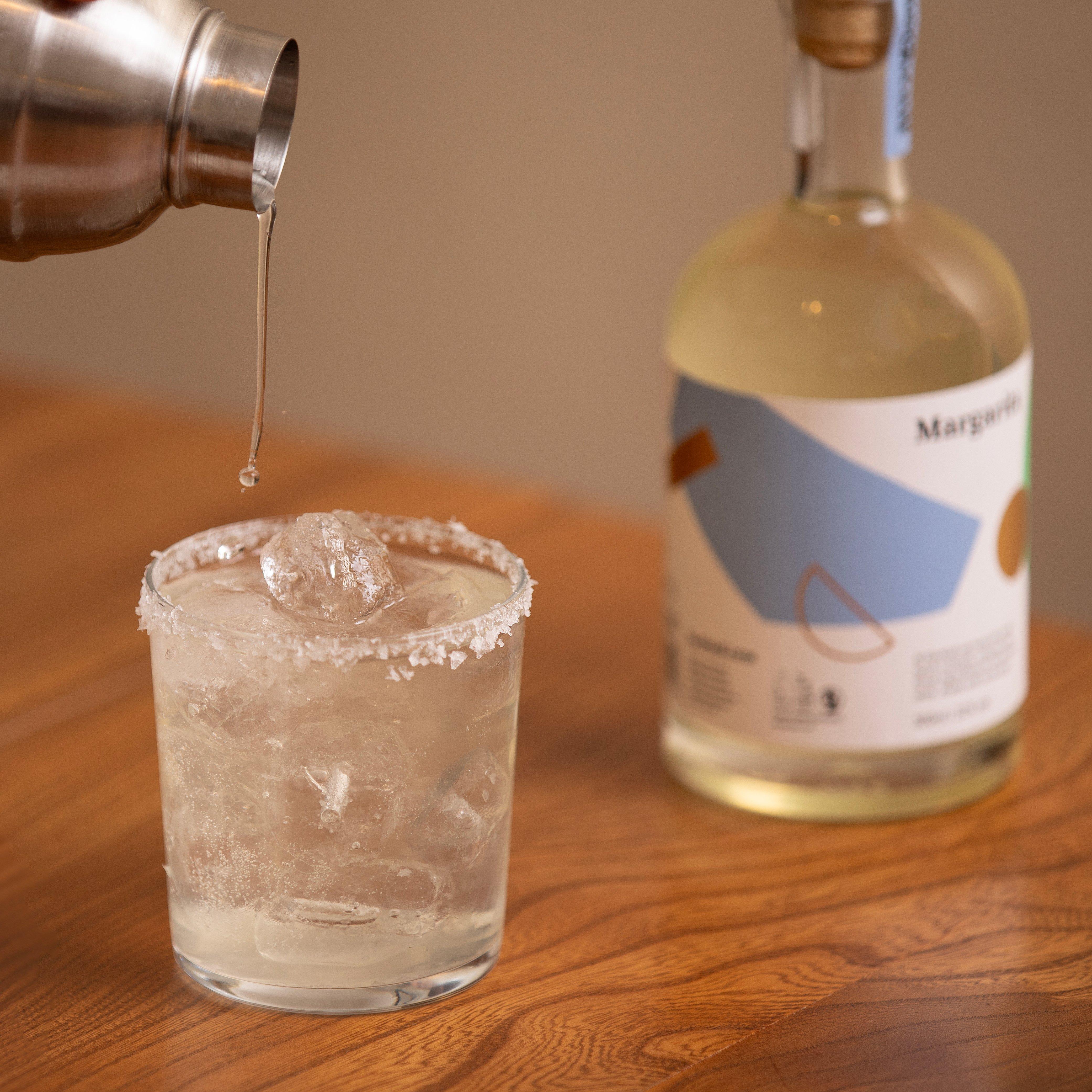 picture of a kocktail being made