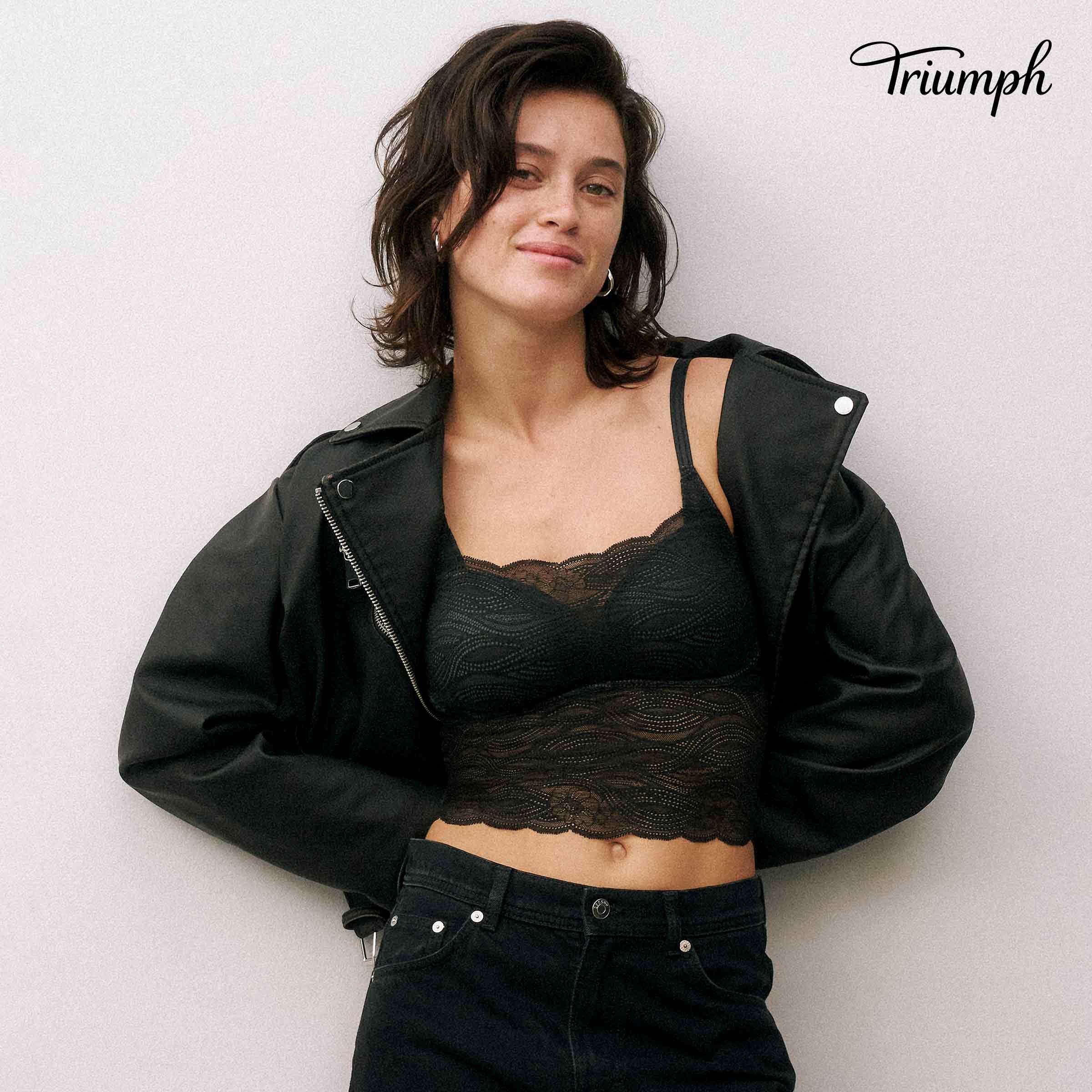 Woman wearing Triumph Lift Smart Bustier