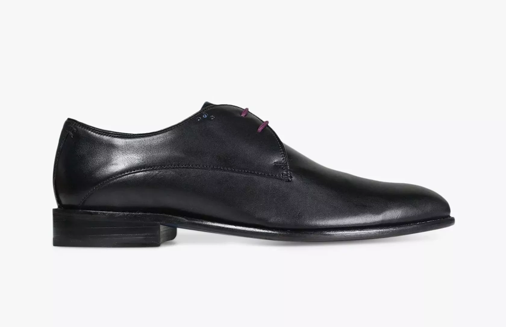 Black leather derby dress shoe, side view, sleek formal men’s footwear with low heel on white background