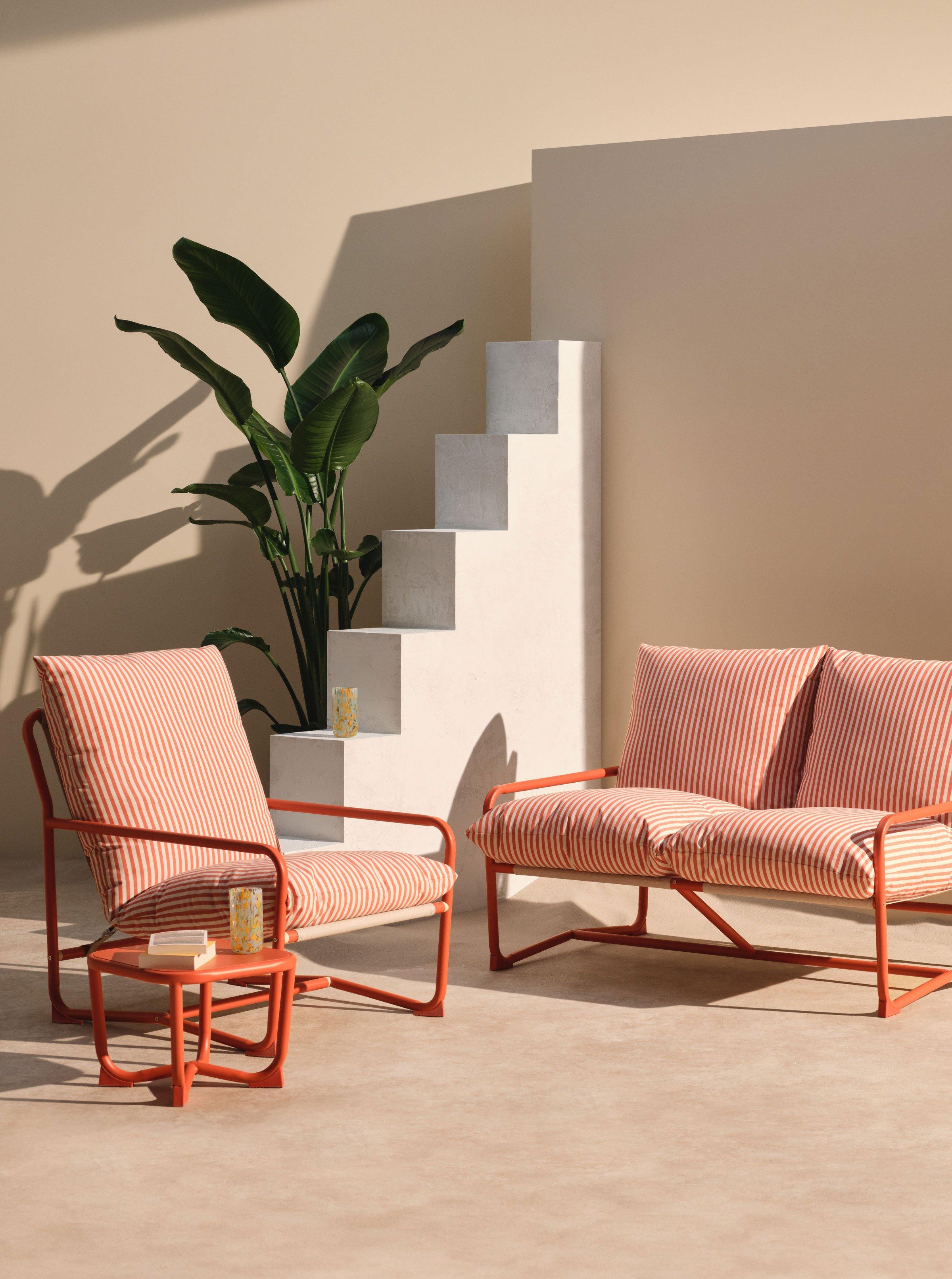 a John Lewis Marcy Sling Garden Chair in a set up with the sofa as well