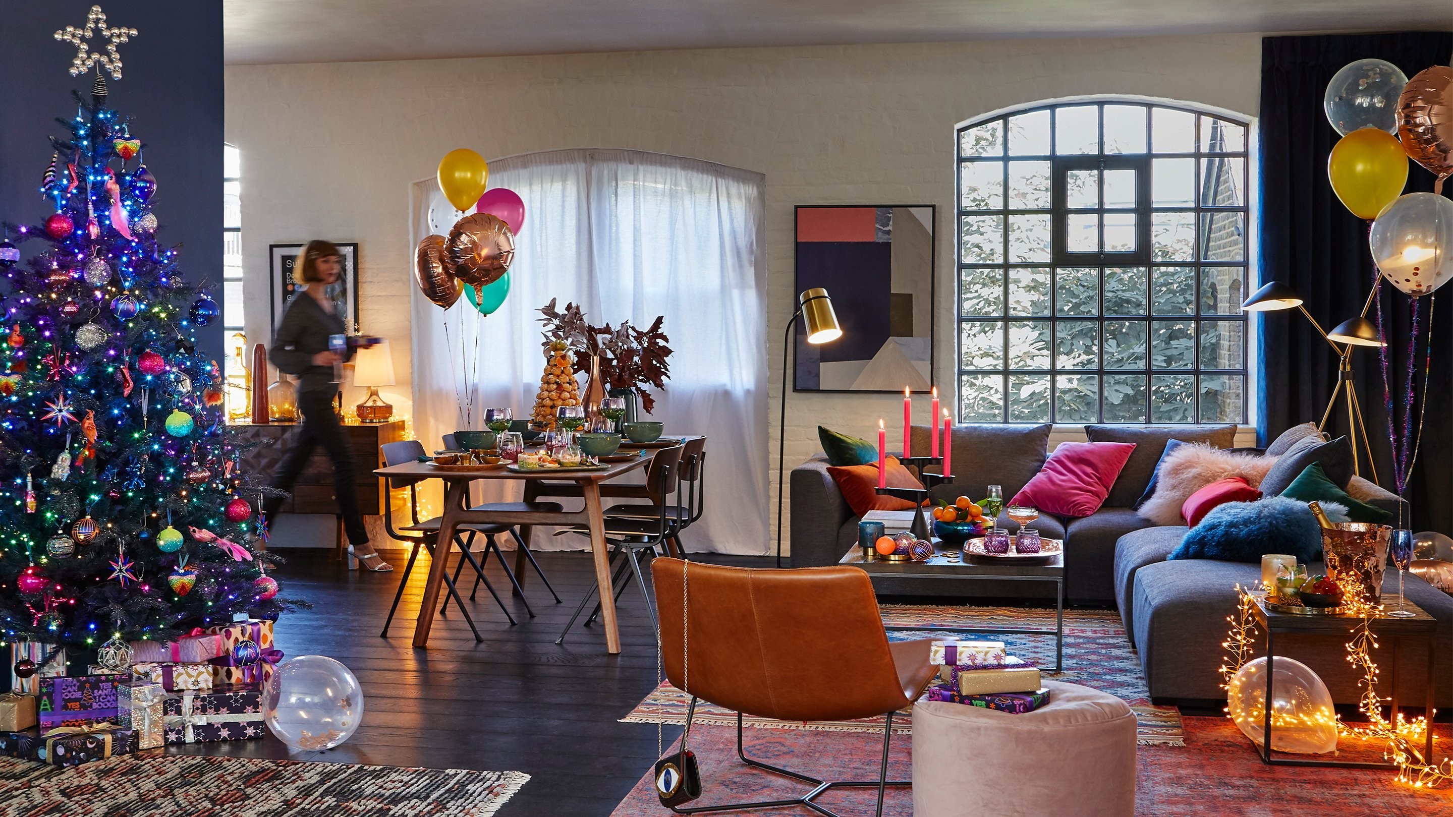 Modern Country Christmas Family Living room - Christmas tree and decorations