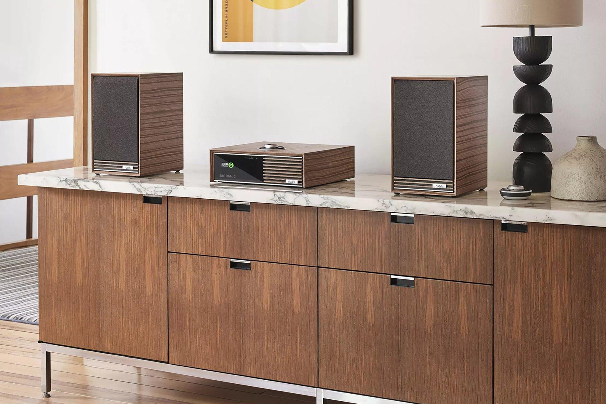 Ruark Audio Ruark R610 DAB/DAB+/FM/Internet Radio Bluetooth Wi-Fi Wireless All-In-One Music Console, Fused Walnut