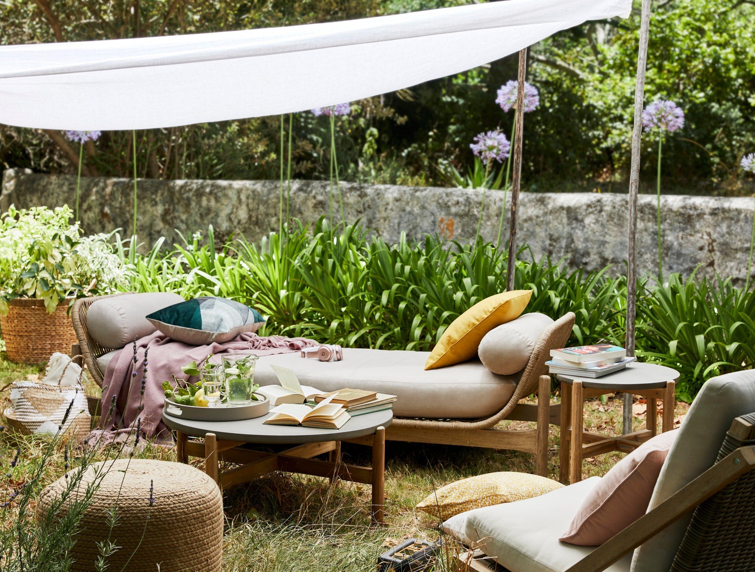 Secret garden sunlounger