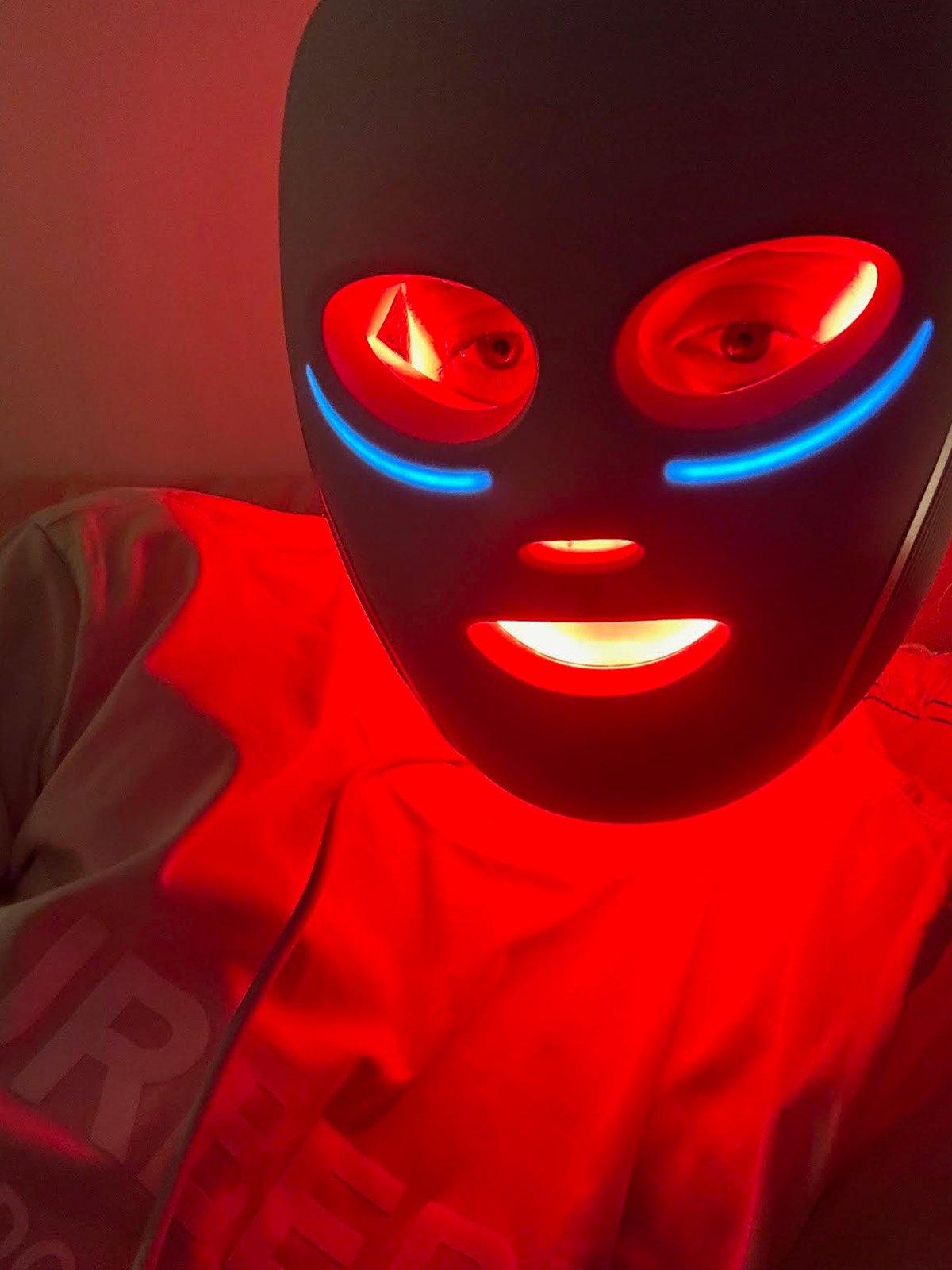 Shark CryoGlow FW312UK Under-Eye Cooling & LED Anti-Ageing & Blemish Repair Mask, Stone