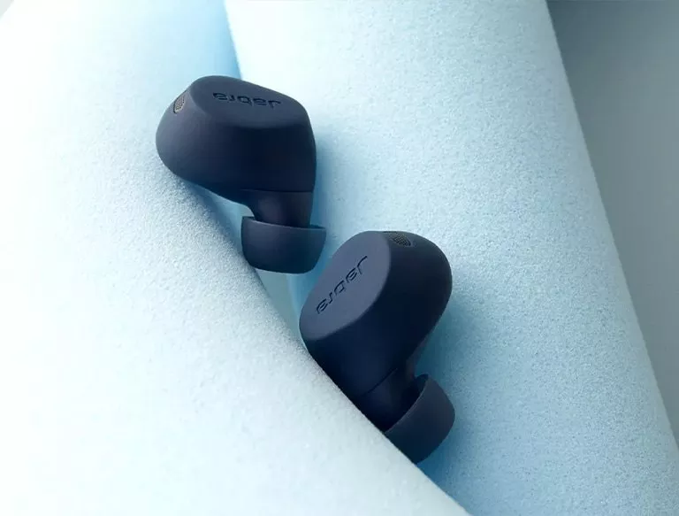 Black bose earbuds 