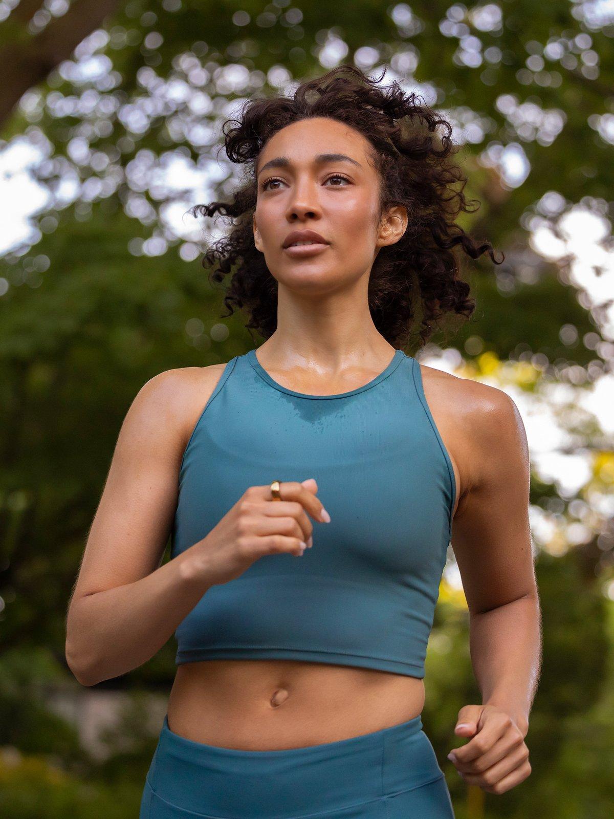 Woman running with the Oura ring on