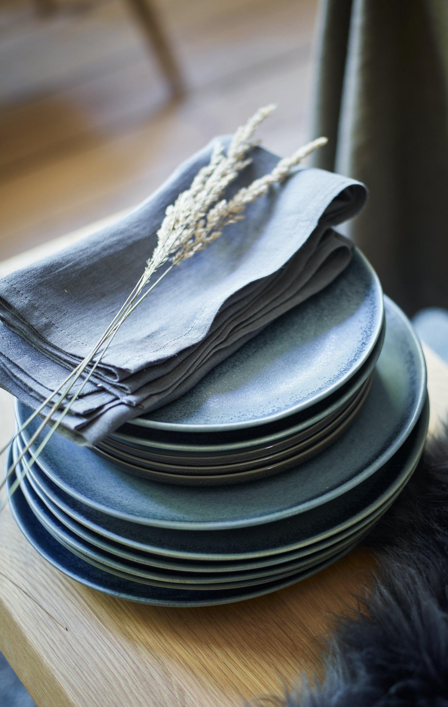 bold tableware tablescape