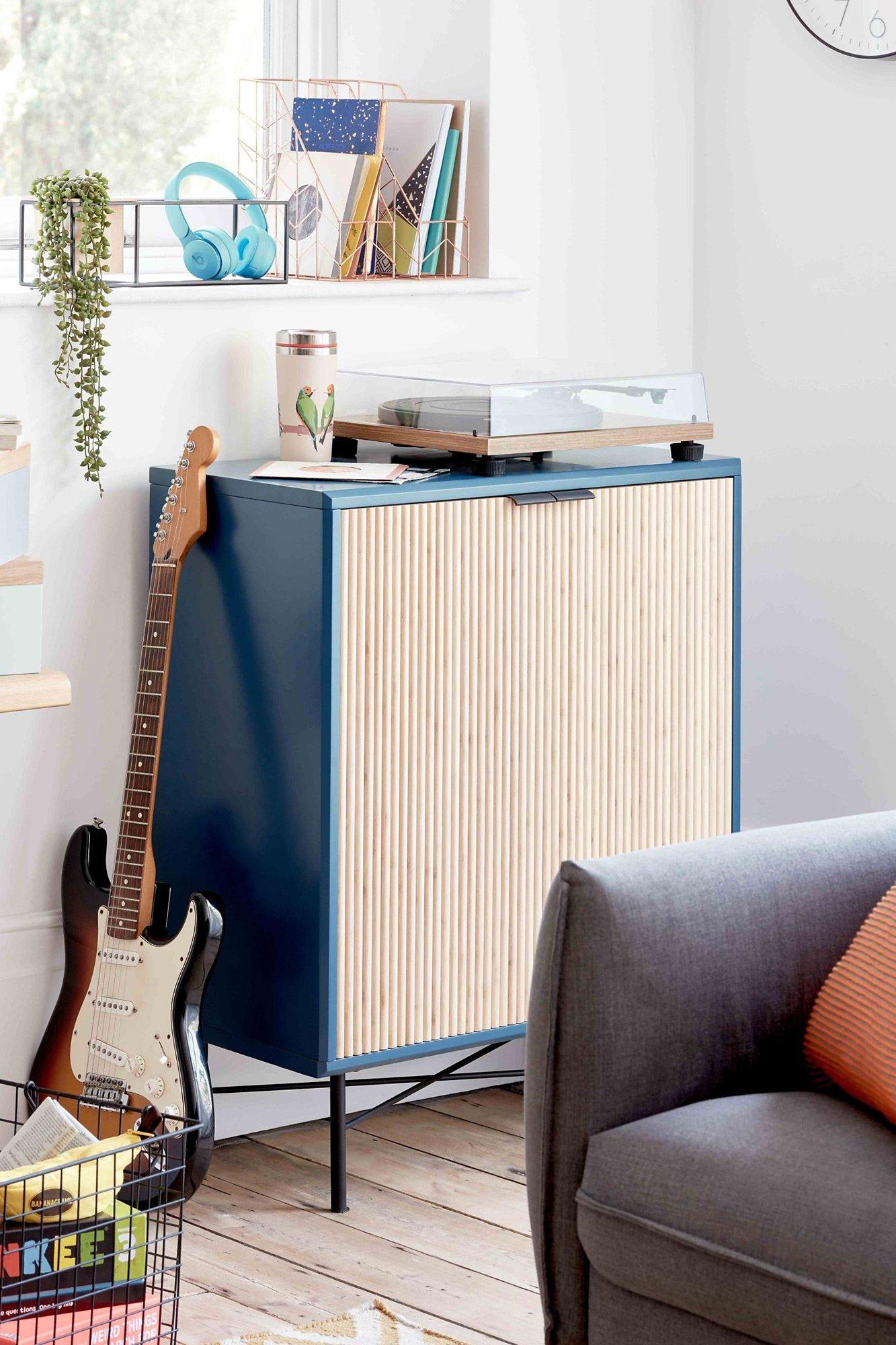 Storage cabinet
