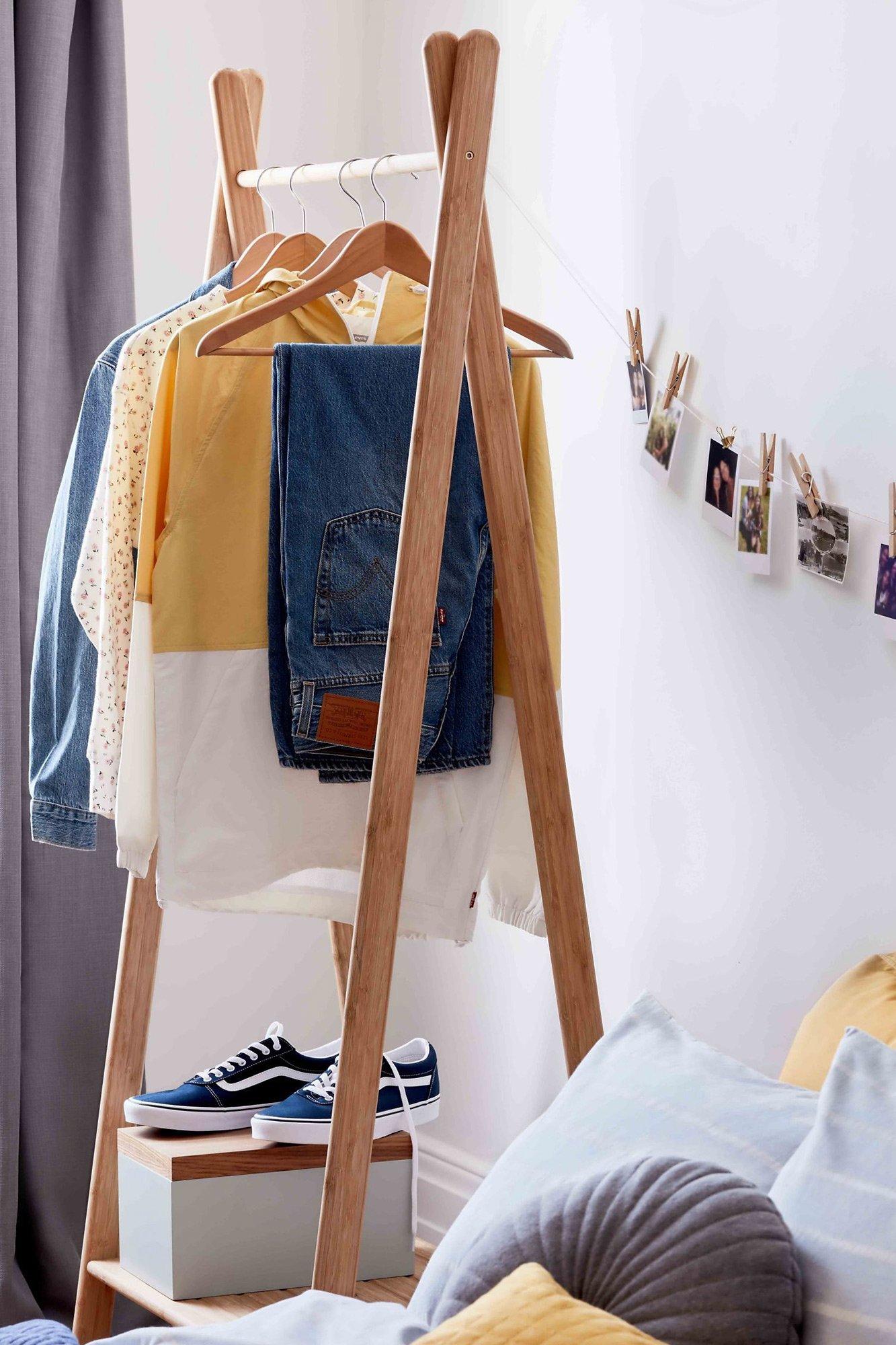 Storage rail