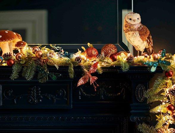 how to style your mantlepiece for Christmas
