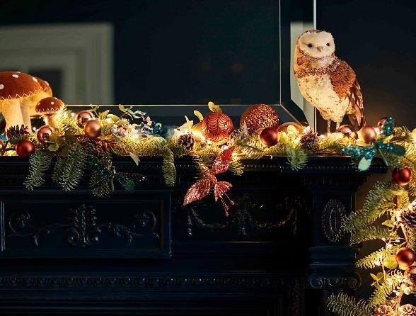 how to style your mantlepiece for Christmas