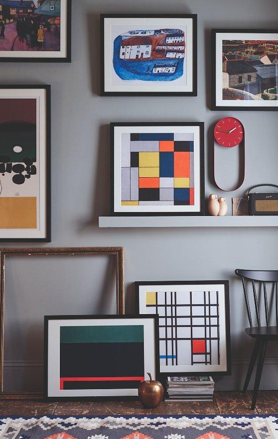 How to hang photos on wall discount