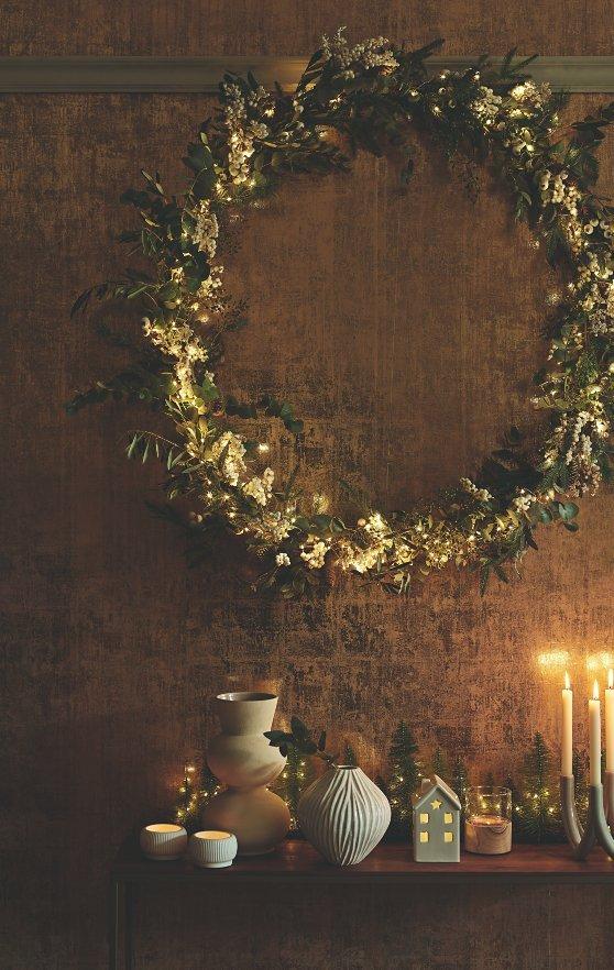 Indoor lighting wreath