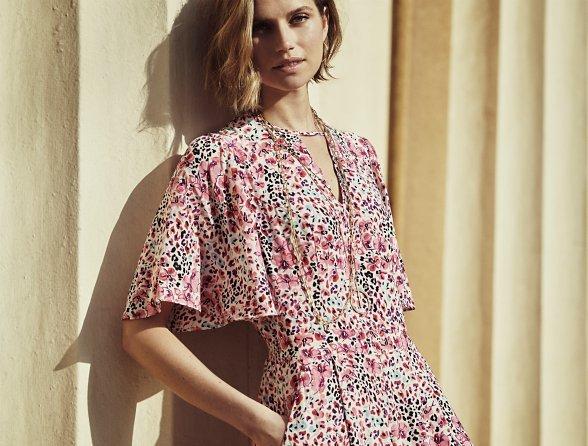 how to wear a tea dress