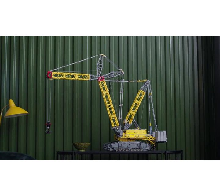 LEGO Technic Liebherr Crawler Crane LR 13000 RC Set 42146