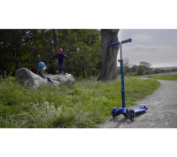 Micro Scooters Maxi Deluxe LED Scooter